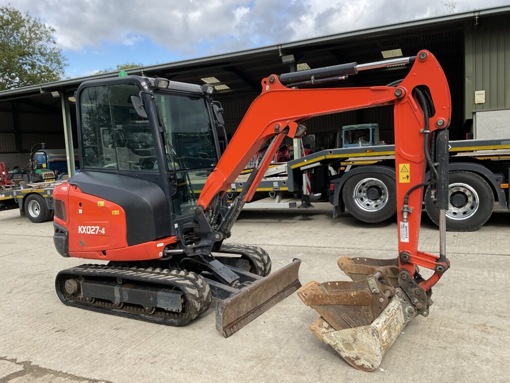 KUBOTA KX027-4