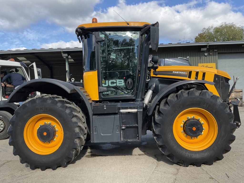 JCB FASTRAC 4220