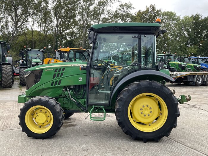 JOHN DEERE 5090GF