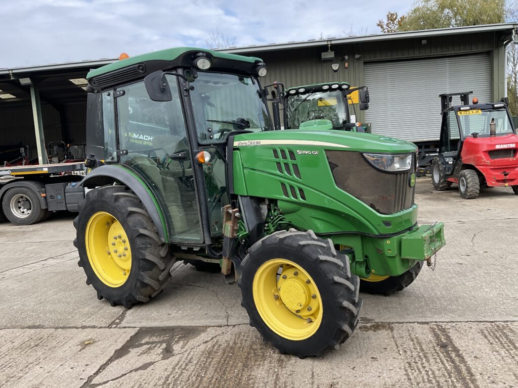 JOHN DEERE 5090GF