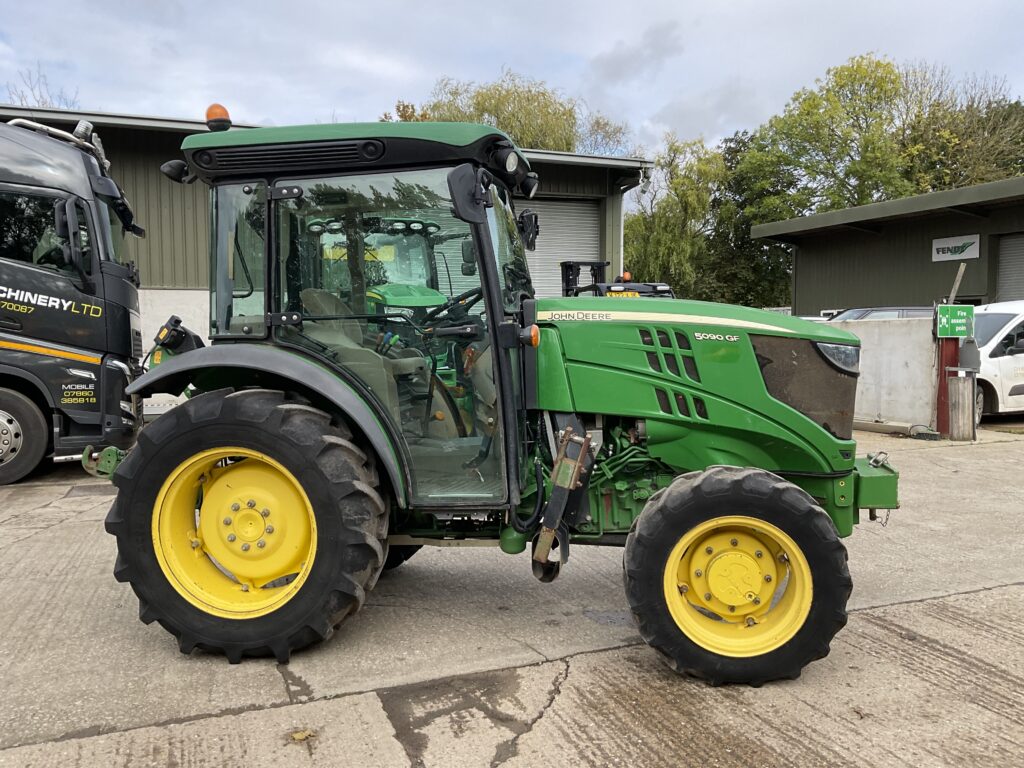 JOHN DEERE 5090GF