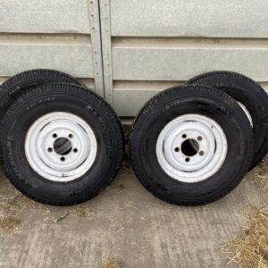 Land Rover, 4, wheels and tyres , 7.50 R 16, Michelin latitude cross 75% tread.