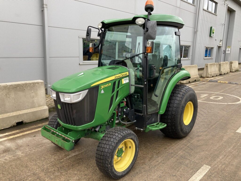 John Deere 3045R compact tractor