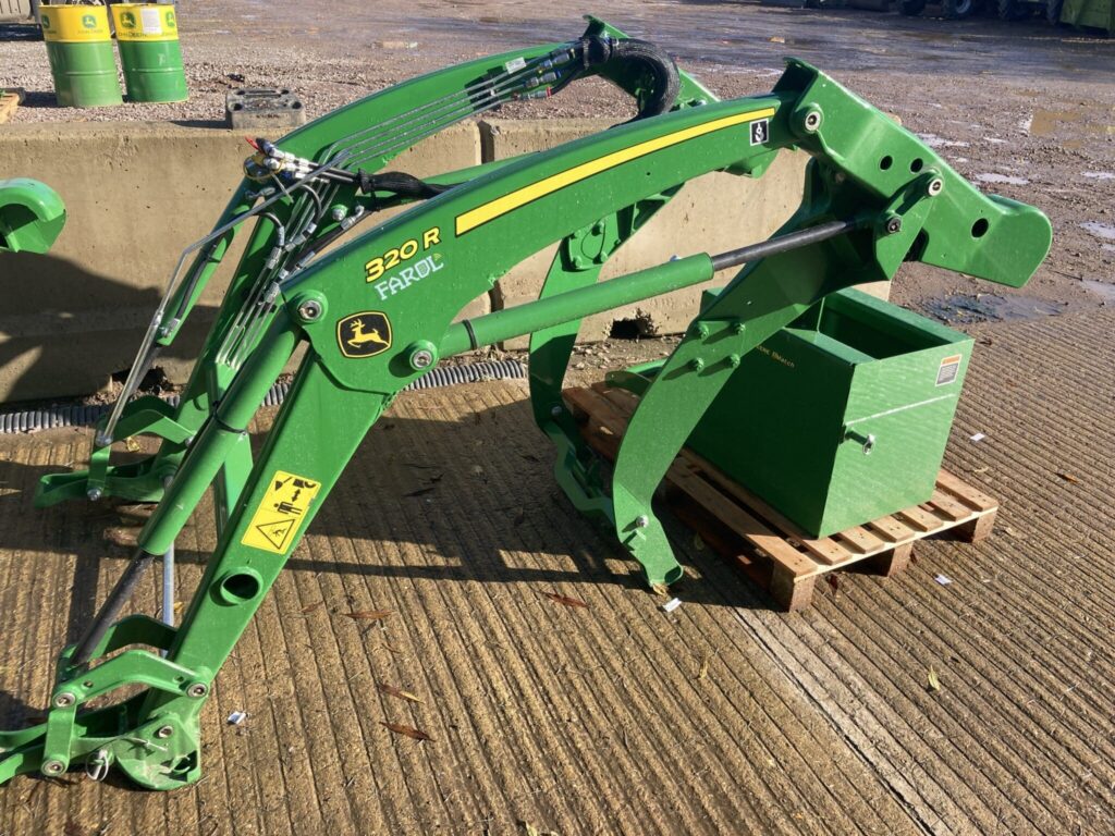 John Deere 320R fore end loader