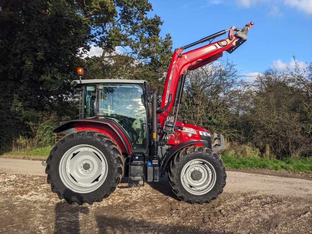 Massey Ferguson 5711