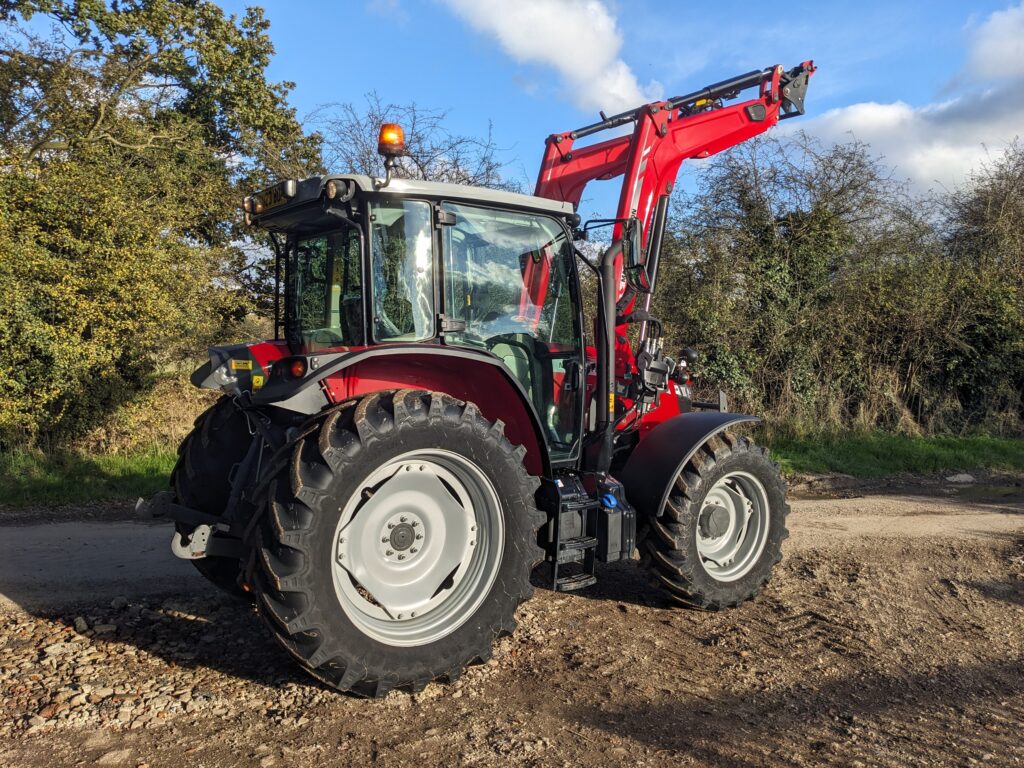 Massey Ferguson 5711