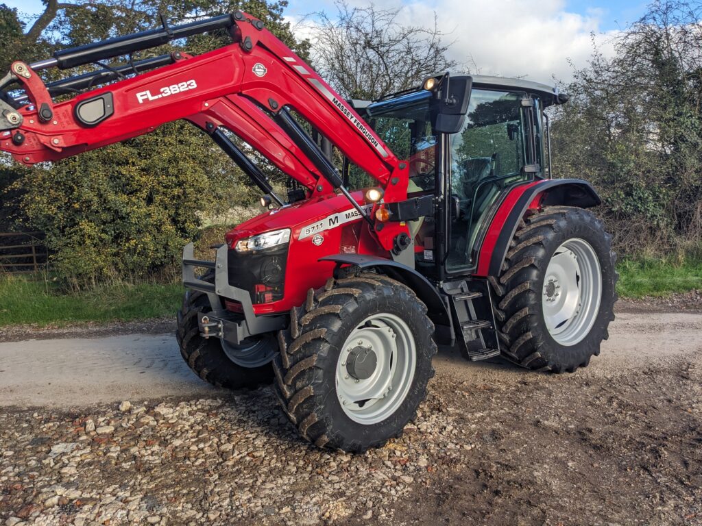 Massey Ferguson 5711