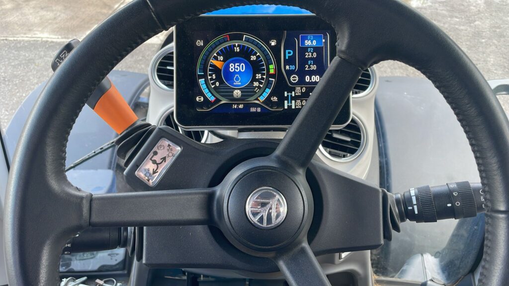 New Holland T7.300 PLM Intelligence Auto Command Tractor