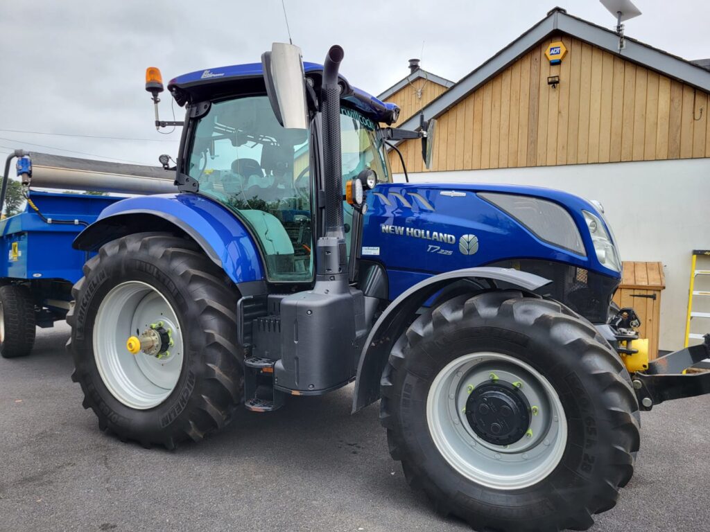 New Holland T7.225 Auto Command Tractor