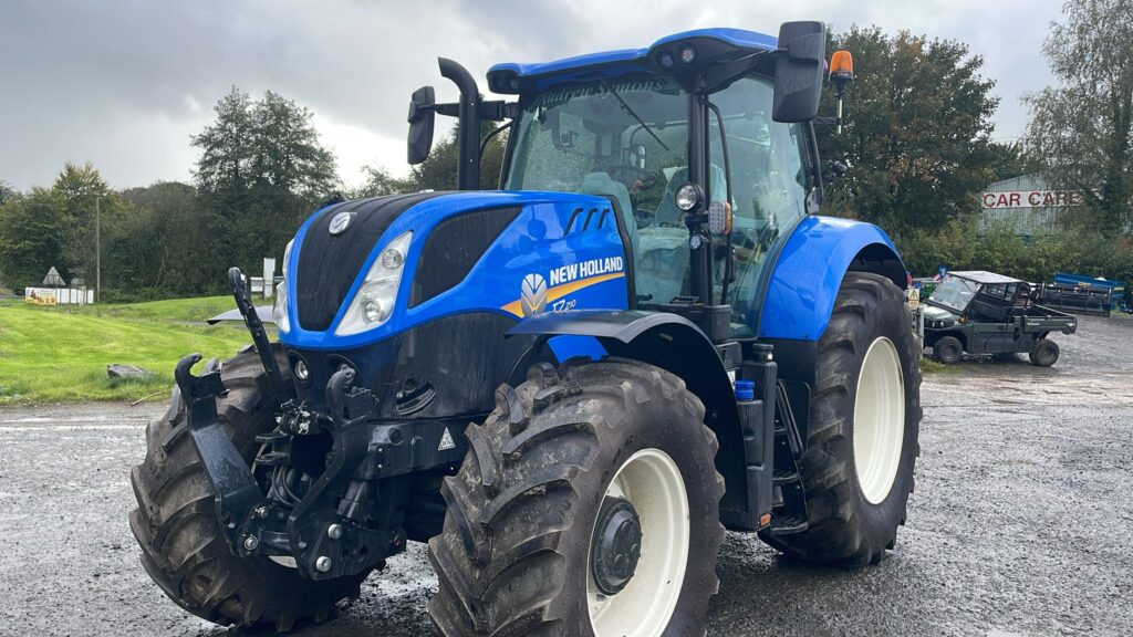 New Holland T7.210 Range Command Tractor