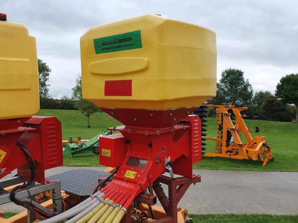 2013 Spaldings Technik-Plus 8 outlet seeder