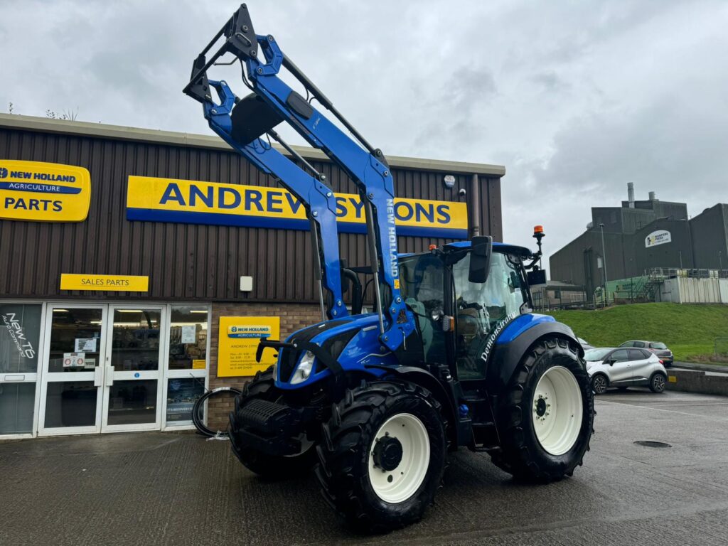 New Holland T5.140 Dynamic Command Tractor