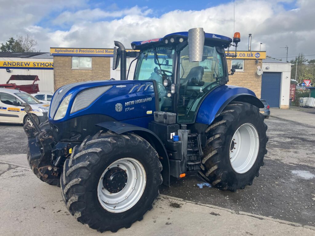 New Holland T7.225 Auto Command Tractor