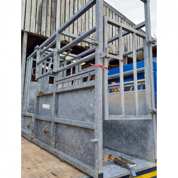 Bateman Heavy Duty Cattle Crush c/w Manual internal yoke £1250.00