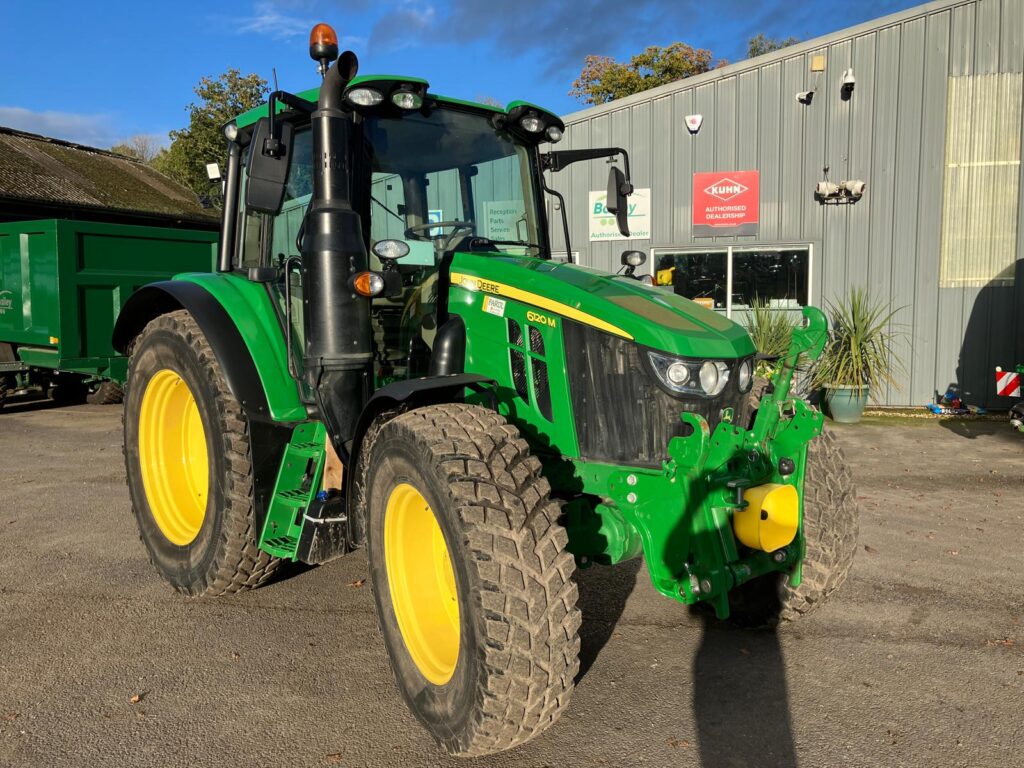 John Deere 6120M