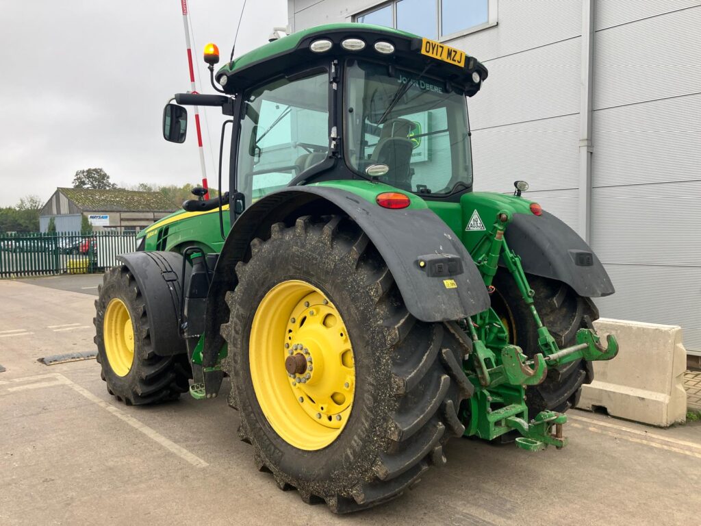 John Deere 8320R