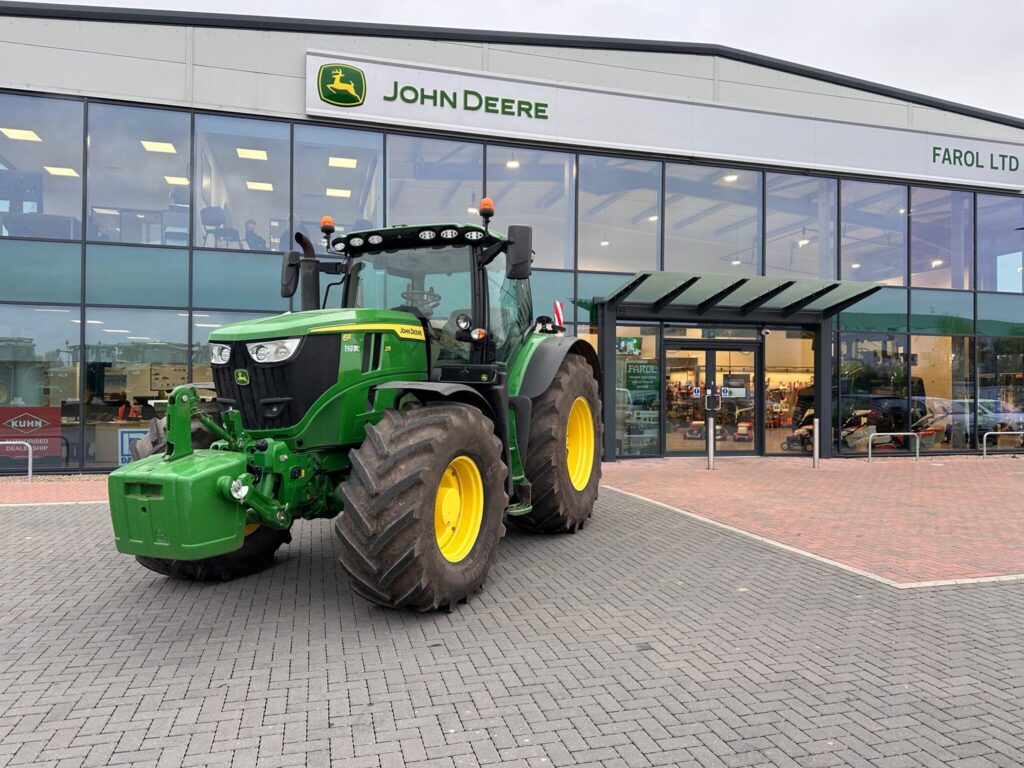 John Deere 6R 215