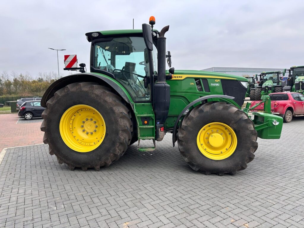 John Deere 6R 215