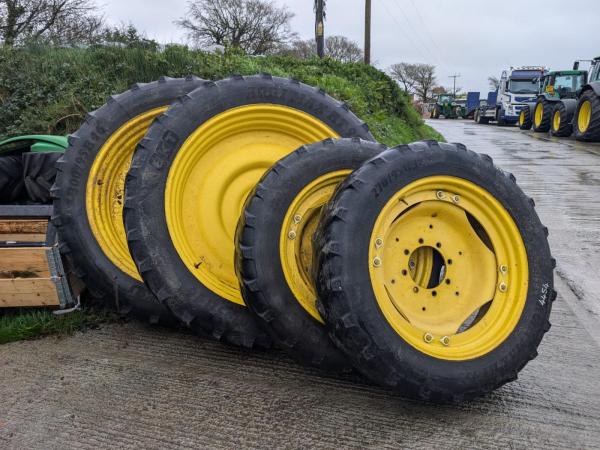 JOHN DEERE ROW CROP WHEELS