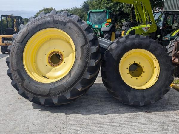 JOHN DEERE WHEELS AND TYRES