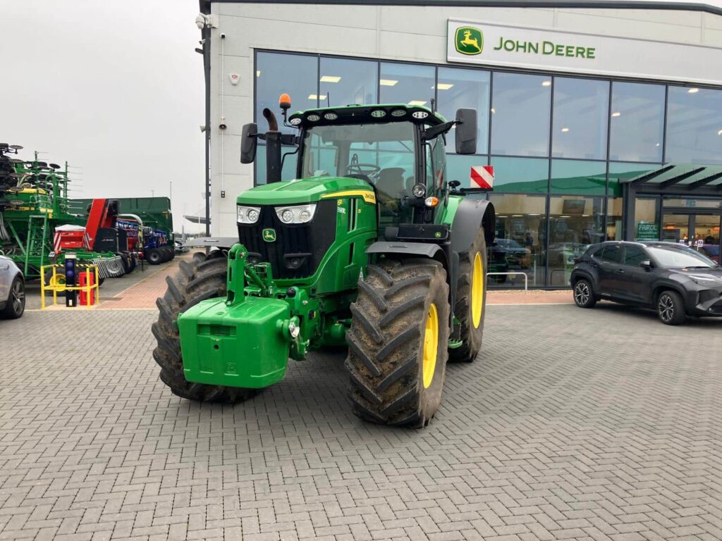 John Deere 6R 215