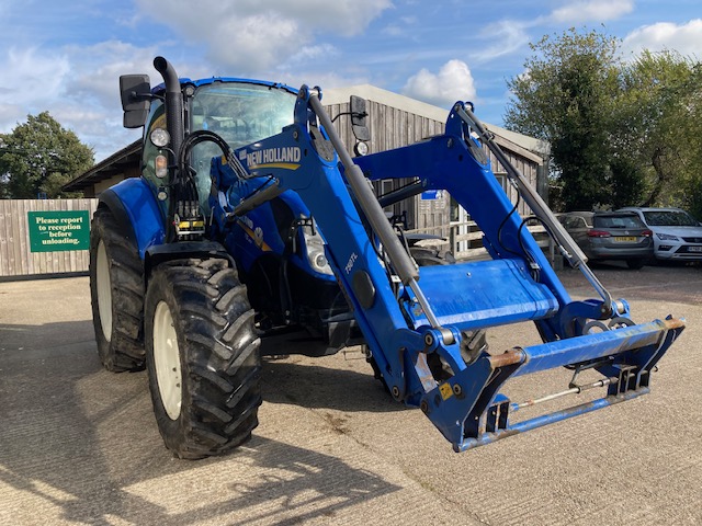 NEW HOLLAND T5.120 EC TRACTOR & LOADER