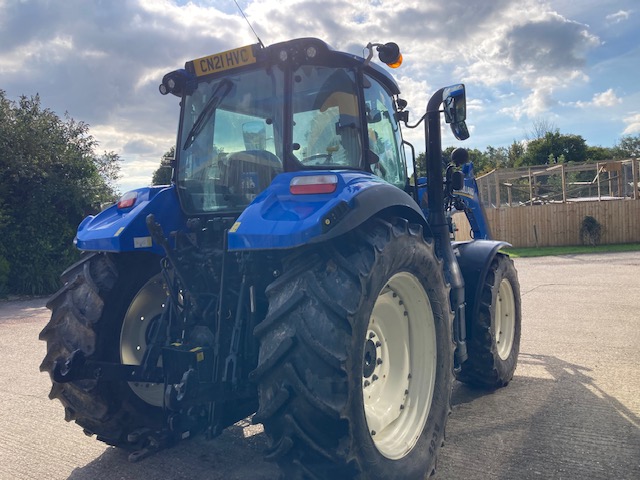 NEW HOLLAND T5.120 EC TRACTOR & LOADER