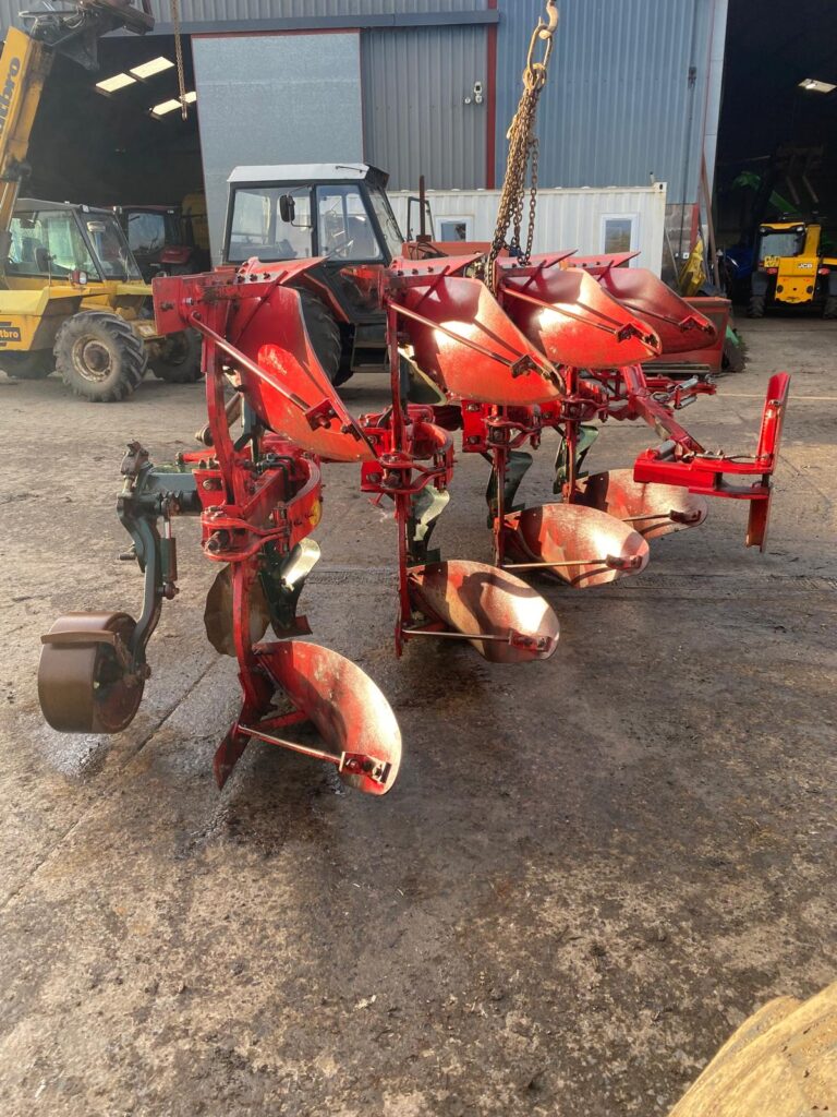 VOGEL NOOT M850T, 4 FURROW PLOUGH