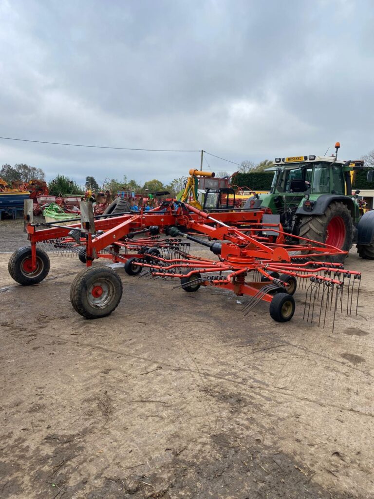 KUHN GA8121 TWIN ROTOR RAKE