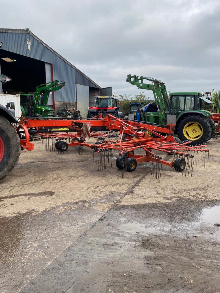 KUHN GA8121 TWIN ROTOR RAKE