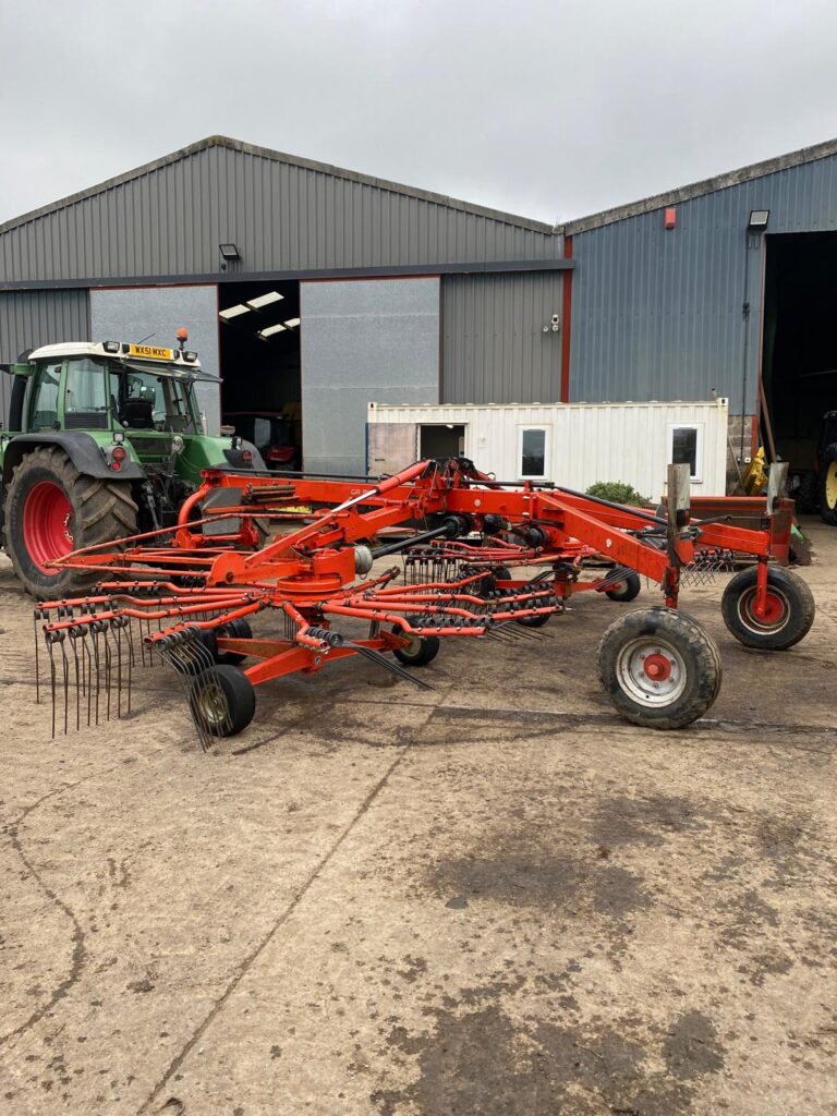 KUHN GA8121 TWIN ROTOR RAKE