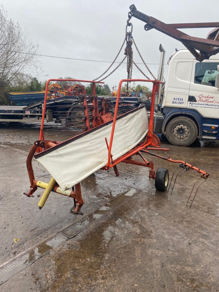 KUHN GA4101 SINGLE ROTOR RAKE