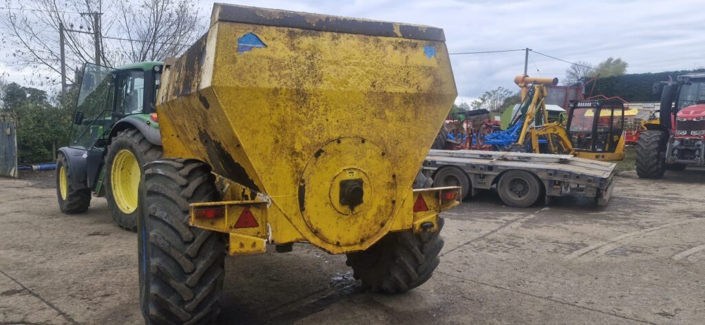 SHELBOURNE REYNOLDS DUNG SPREADER