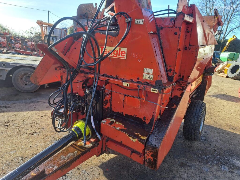 TEAGLE 808 BALE SHREDDER