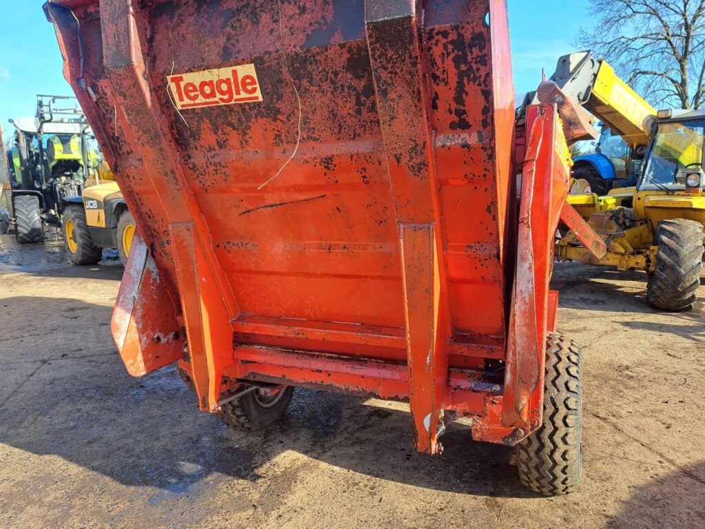 TEAGLE 808 BALE SHREDDER