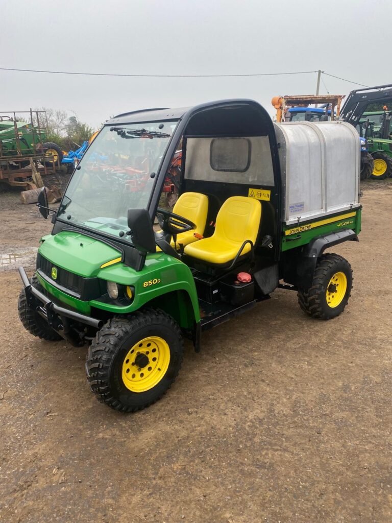 JOHN DEERE 850D GATOR