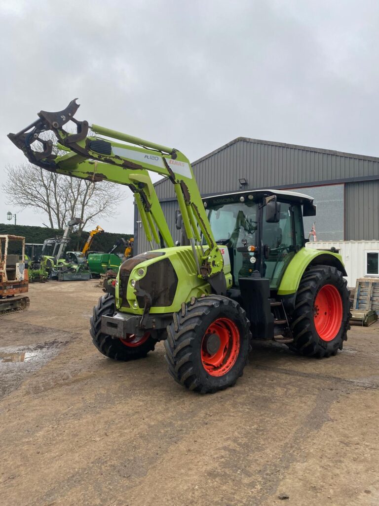 CLAAS ARION 620 C/W LOADER