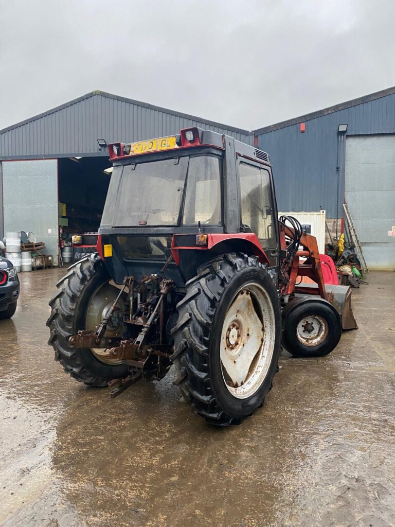 CASE IH 885 C/W LOADER