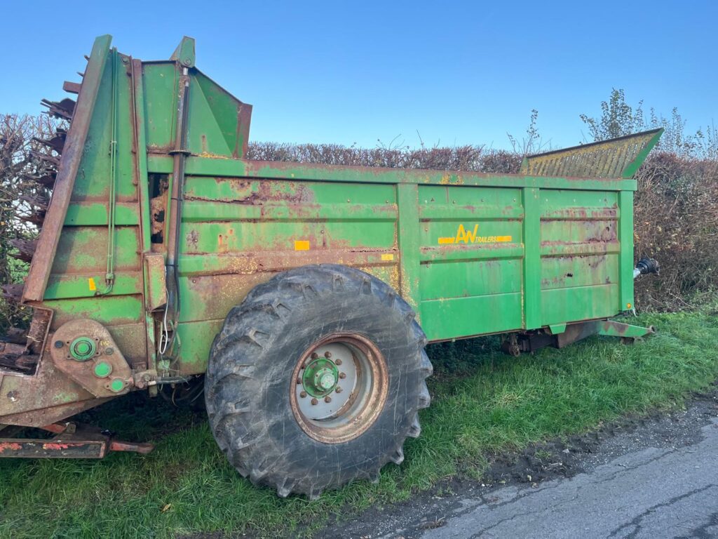 AW REAR DISCHARGE DUNG SPREADER