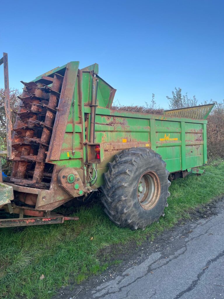 AW REAR DISCHARGE DUNG SPREADER