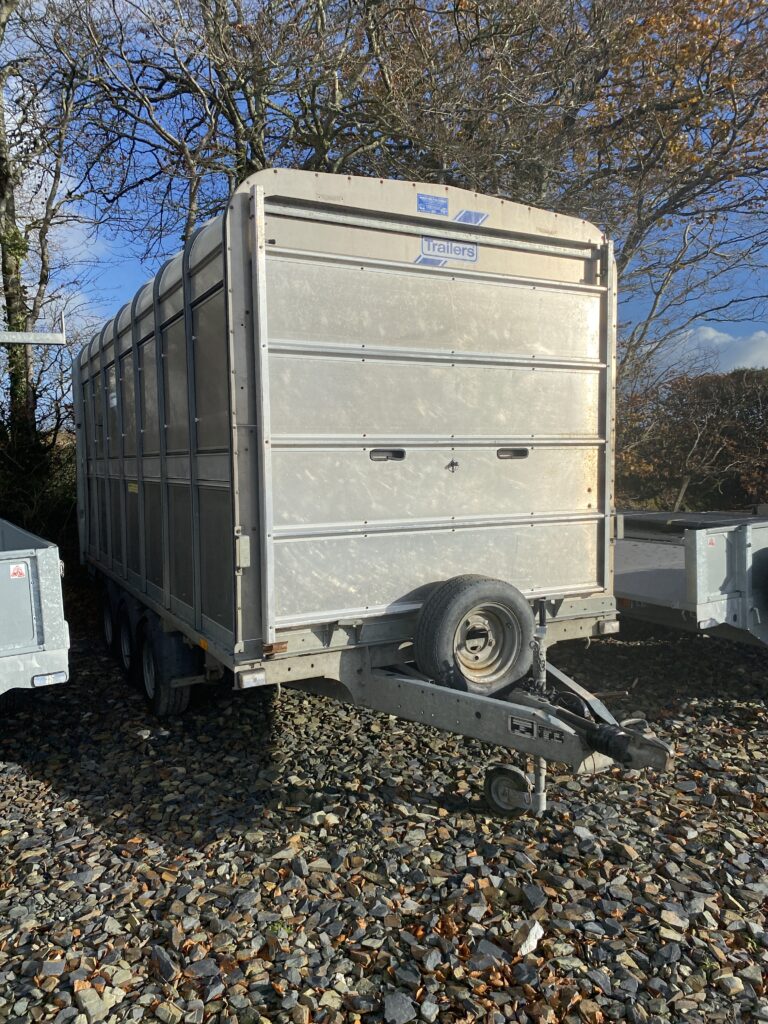 IFOR WILLIAMS 14FT TRI AXLE CATTLE TRAILER C/W DECKS