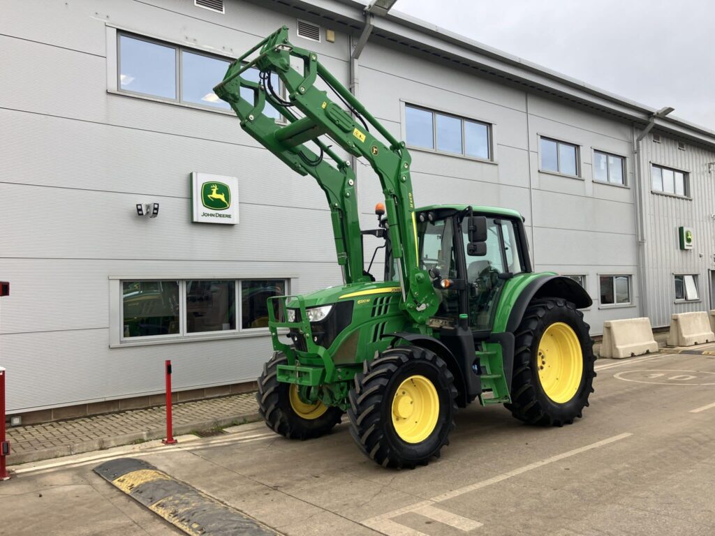 John Deere 6120M