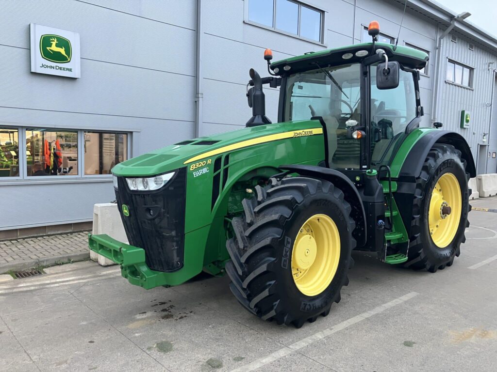 John Deere 8320R