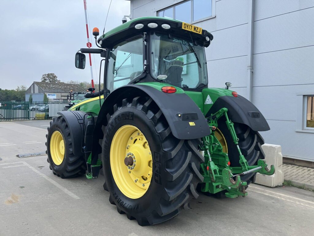 John Deere 8320R