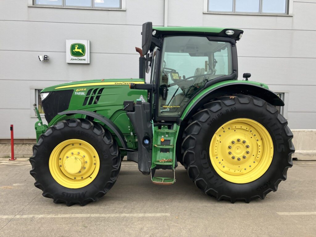 John Deere 6215R