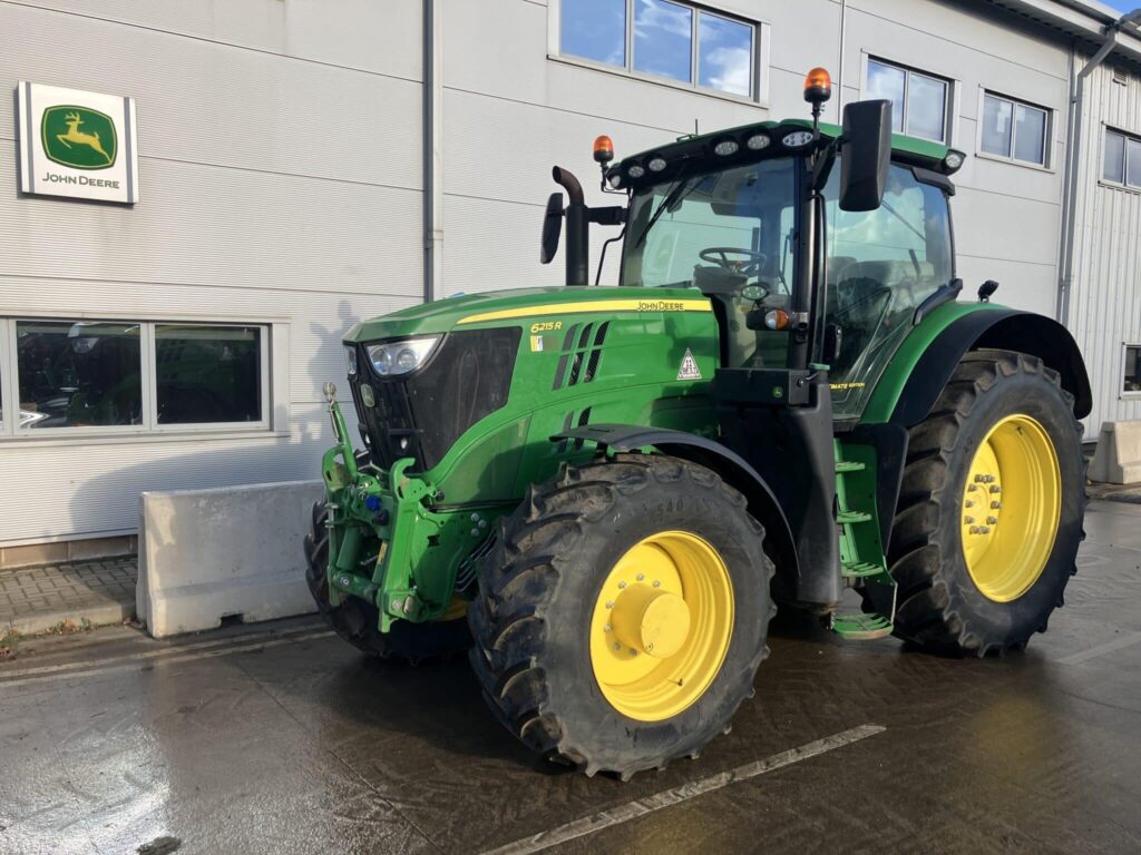 John Deere 6215R