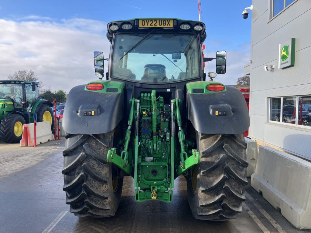 John Deere 6215R