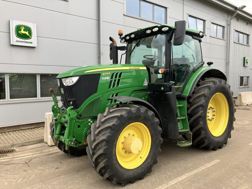 John Deere 6215R