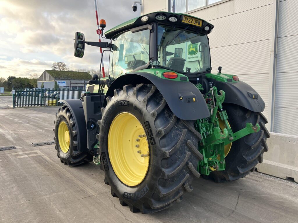 John Deere 6215R