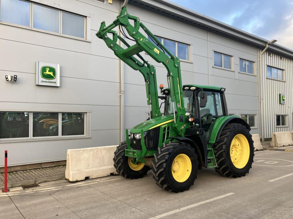 John Deere 6120M